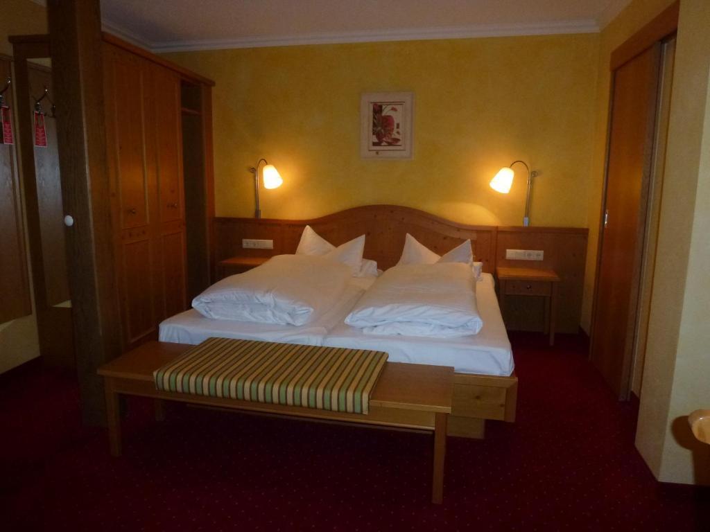 Gasthof Hotel Reif Königstein in der Oberpfalz Buitenkant foto