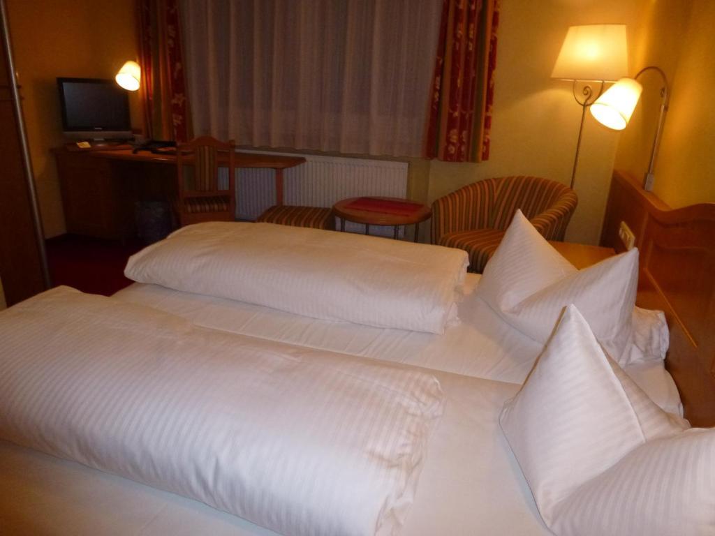 Gasthof Hotel Reif Königstein in der Oberpfalz Buitenkant foto